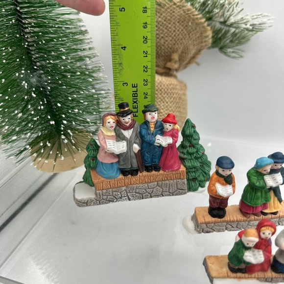 Dickens Collectibles Christmas Carolers Holiday Figurine Village People Decor - Picture 13 of 16
